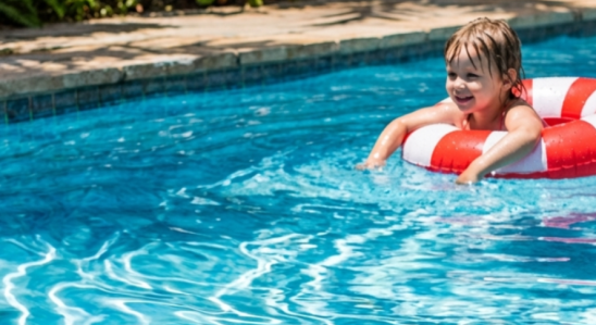 Acheter du sel pour piscine ? N’oubliez pas la réglementation sur les biocides